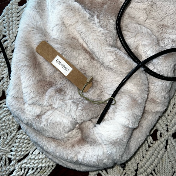 3/$20NWT[Justin&Taylor] Plush drawstring bag - Picture 3 of 4